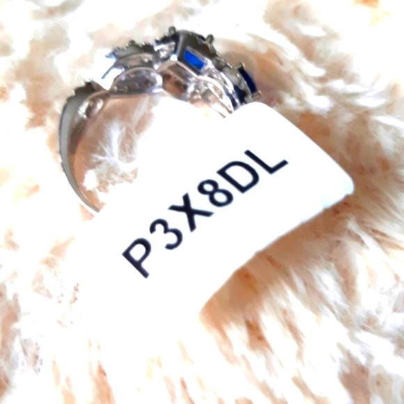(6)💙Triple Stone Sapphire💙 Ring - Picture 3 of 4